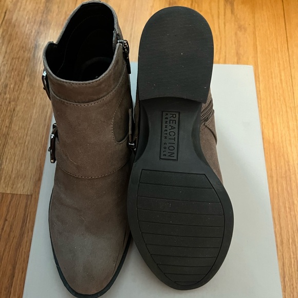 Kenneth Cole Reaction Re-Bella Ankle Bootie - Picture 3 of 8